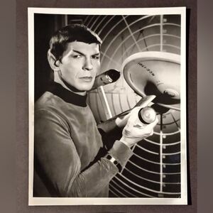 Leonard Nimoy Star Trek Enterprise Mr. Spock 8x10 Glossy Black And White Photo